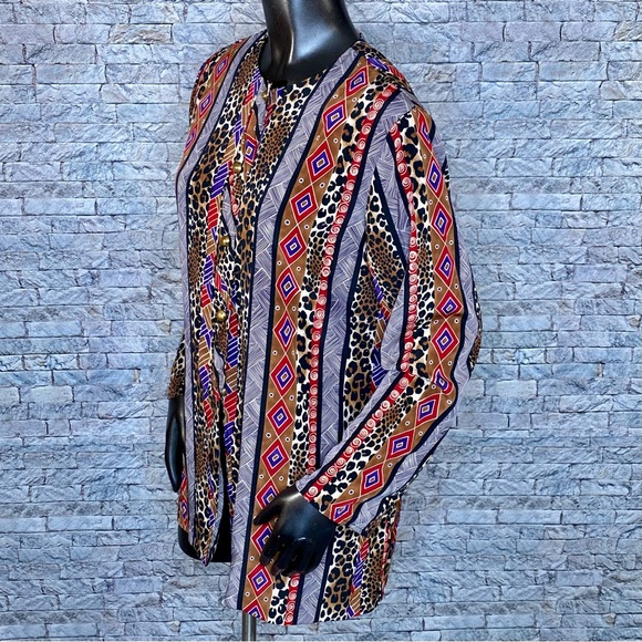 Maggie Sweet Abstract Print Blouse Womens Size Medium Button Down Long Sleeve - Picture 2 of 5